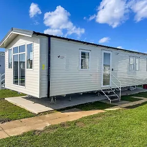 Lovely 8 Berth Caravan For Hire At Barmston Beach Holiday Park Ref 62002o Lund